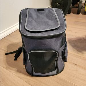 Backpack pet carrier